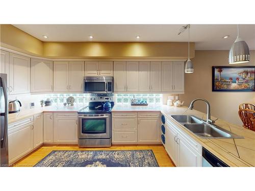 23 Northglen Avenue, St. Catharines, ON - Indoor Photo Showing Kitchen With Double Sink