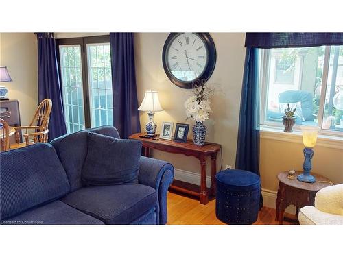 23 Northglen Avenue, St. Catharines, ON - Indoor Photo Showing Living Room