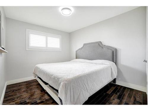 112 Sunrise Drive, Hamilton, ON - Indoor Photo Showing Bedroom