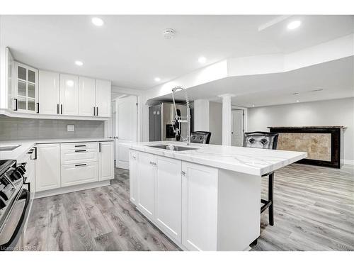 112 Sunrise Drive, Hamilton, ON - Indoor Photo Showing Kitchen