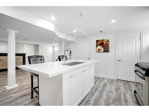 112 Sunrise Drive, Hamilton, ON - Indoor Photo Showing Kitchen