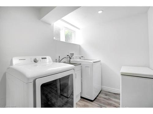 112 Sunrise Drive, Hamilton, ON - Indoor Photo Showing Laundry Room