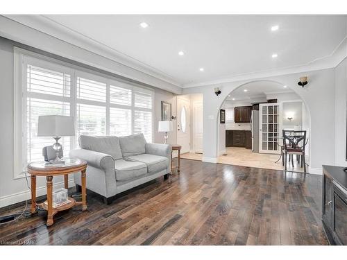 112 Sunrise Drive, Hamilton, ON - Indoor Photo Showing Living Room