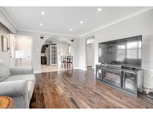 112 Sunrise Drive, Hamilton, ON - Indoor Photo Showing Living Room