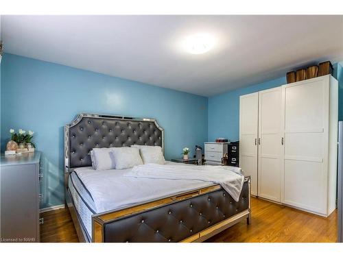 404 Queenston Road, Hamilton, ON - Indoor Photo Showing Bedroom