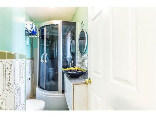 404 Queenston Road, Hamilton, ON - Indoor Photo Showing Bathroom