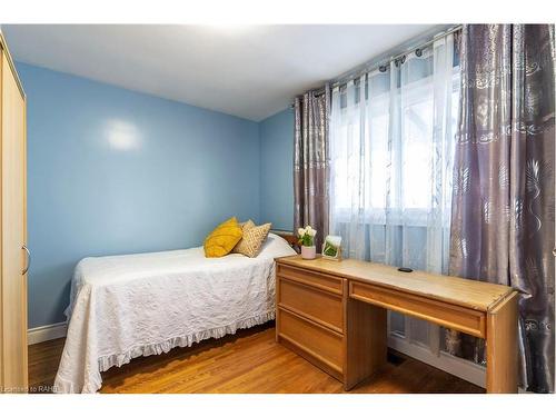 404 Queenston Road, Hamilton, ON - Indoor Photo Showing Bedroom