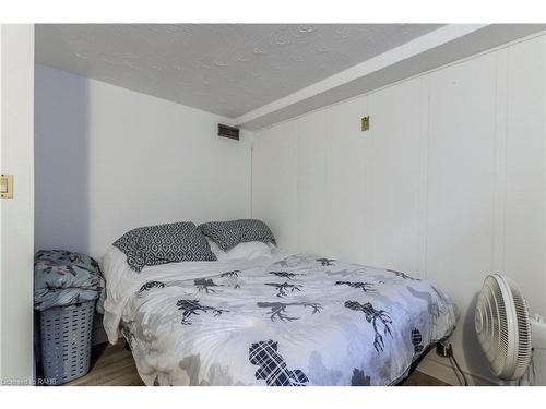 404 Queenston Road, Hamilton, ON - Indoor Photo Showing Bedroom