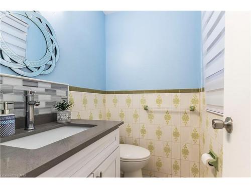 404 Queenston Road, Hamilton, ON - Indoor Photo Showing Bathroom