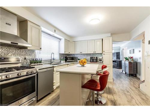 404 Queenston Road, Hamilton, ON - Indoor Photo Showing Kitchen