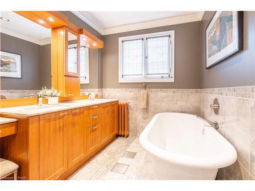 60 Glenfern Avenue, Hamilton, ON - Indoor Photo Showing Bathroom