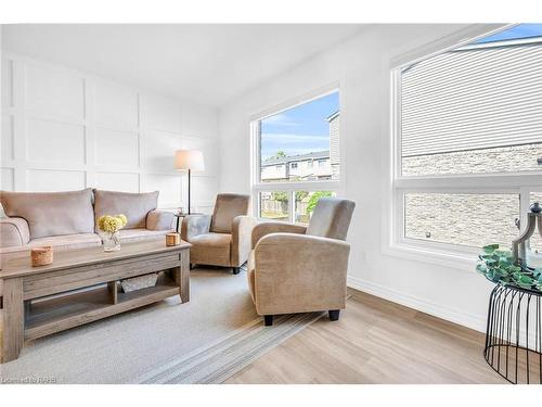 10-2050 Upper Middle Road, Burlington, ON - Indoor Photo Showing Living Room