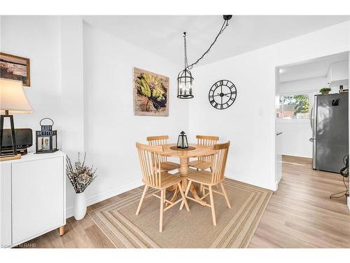 10-2050 Upper Middle Road, Burlington, ON - Indoor Photo Showing Dining Room