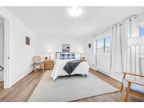 10-2050 Upper Middle Road, Burlington, ON - Indoor Photo Showing Bedroom