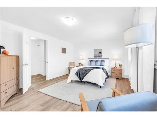 10-2050 Upper Middle Road, Burlington, ON - Indoor Photo Showing Bedroom