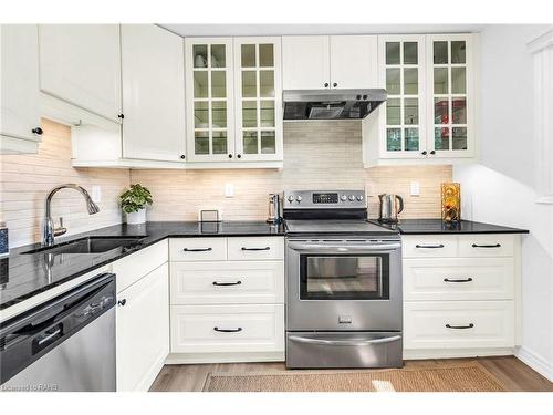 10-2050 Upper Middle Road, Burlington, ON - Indoor Photo Showing Kitchen With Stainless Steel Kitchen With Upgraded Kitchen