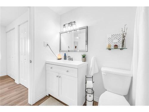 10-2050 Upper Middle Road, Burlington, ON - Indoor Photo Showing Bathroom