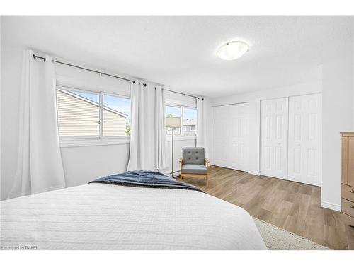 10-2050 Upper Middle Road, Burlington, ON - Indoor Photo Showing Bedroom