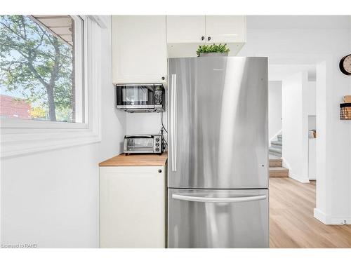 10-2050 Upper Middle Road, Burlington, ON - Indoor Photo Showing Kitchen