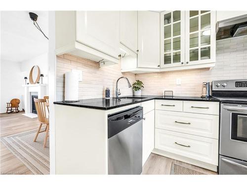 10-2050 Upper Middle Road, Burlington, ON - Indoor Photo Showing Kitchen With Stainless Steel Kitchen With Upgraded Kitchen