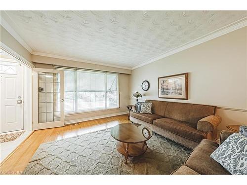 38 Cardinal Drive, Hamilton, ON - Indoor Photo Showing Living Room