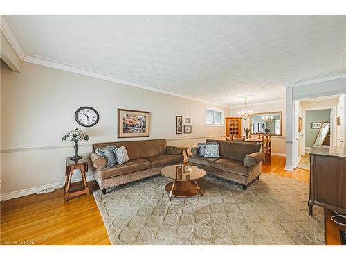 38 Cardinal Drive, Hamilton, ON - Indoor Photo Showing Living Room