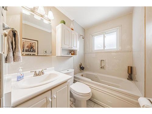 38 Cardinal Drive, Hamilton, ON - Indoor Photo Showing Bathroom