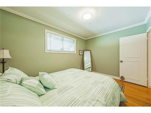 38 Cardinal Drive, Hamilton, ON - Indoor Photo Showing Bedroom