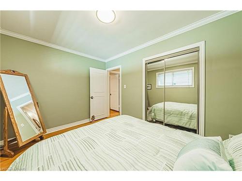 38 Cardinal Drive, Hamilton, ON - Indoor Photo Showing Bedroom