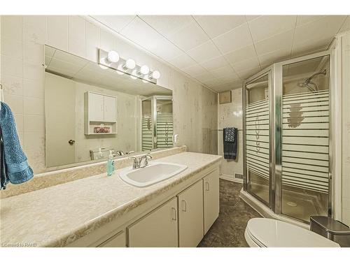 38 Cardinal Drive, Hamilton, ON - Indoor Photo Showing Bathroom