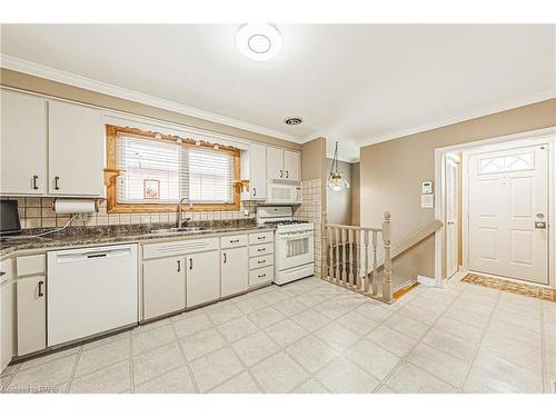 38 Cardinal Drive, Hamilton, ON - Indoor Photo Showing Kitchen