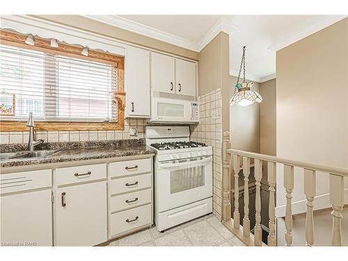 38 Cardinal Drive, Hamilton, ON - Indoor Photo Showing Kitchen