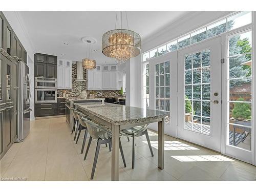 5646 Roseville Court, Burlington, ON - Indoor Photo Showing Dining Room