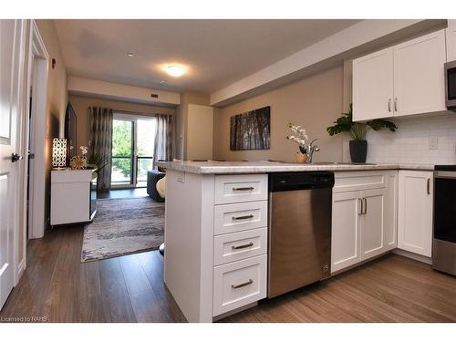 203-2605 Binbrook Road, Binbrook, ON - Indoor Photo Showing Kitchen