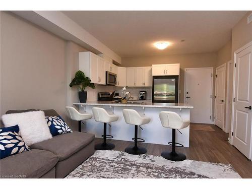 203-2605 Binbrook Road, Binbrook, ON - Indoor Photo Showing Kitchen