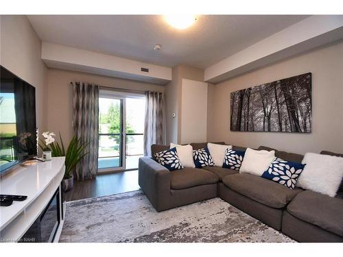 203-2605 Binbrook Road, Binbrook, ON - Indoor Photo Showing Living Room