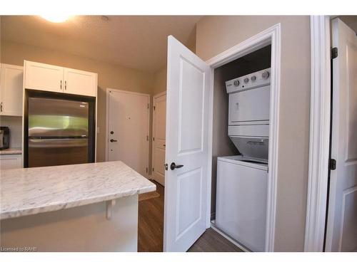 203-2605 Binbrook Road, Binbrook, ON - Indoor Photo Showing Laundry Room