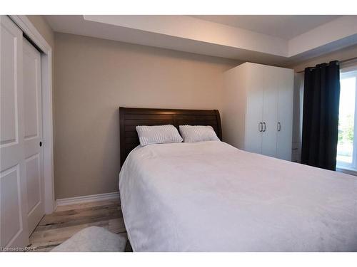 203-2605 Binbrook Road, Binbrook, ON - Indoor Photo Showing Bedroom