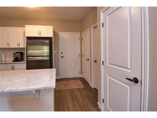 203-2605 Binbrook Road, Binbrook, ON - Indoor Photo Showing Kitchen