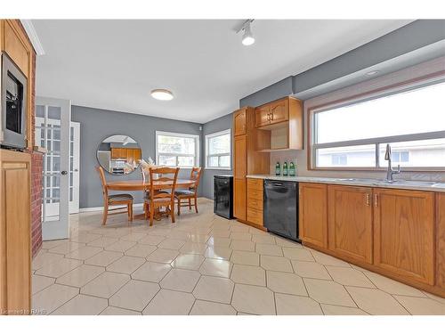 183 Federal Street, Stoney Creek, ON - Indoor Photo Showing Kitchen