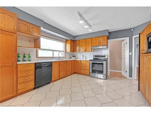 183 Federal Street, Stoney Creek, ON - Indoor Photo Showing Kitchen