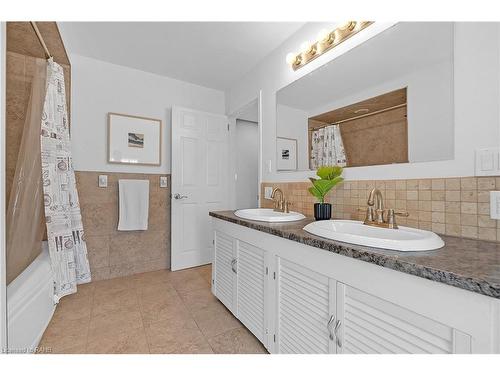 183 Federal Street, Stoney Creek, ON - Indoor Photo Showing Bathroom