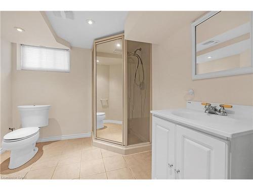 183 Federal Street, Stoney Creek, ON - Indoor Photo Showing Bathroom