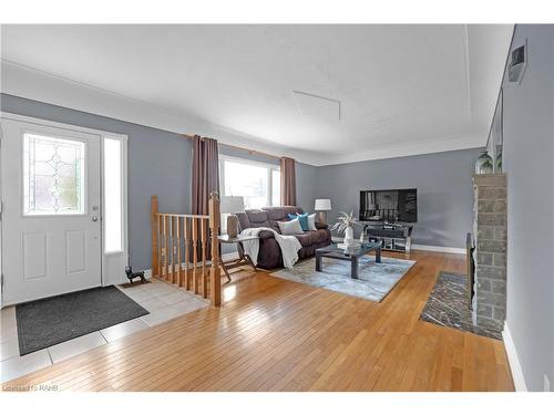 183 Federal Street, Stoney Creek, ON - Indoor Photo Showing Living Room