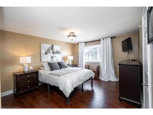 674 Laurier Avenue, Milton, ON - Indoor Photo Showing Bedroom