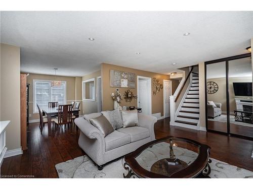 674 Laurier Avenue, Milton, ON - Indoor Photo Showing Living Room