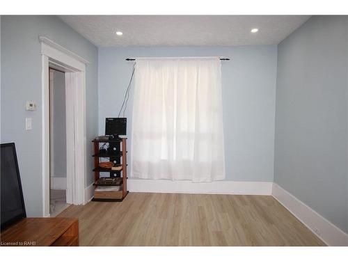 701 Wilson Street, Hamilton, ON - Indoor Photo Showing Other Room