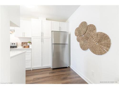 37-88 Tunbridge Crescent, Hamilton, ON - Indoor Photo Showing Kitchen