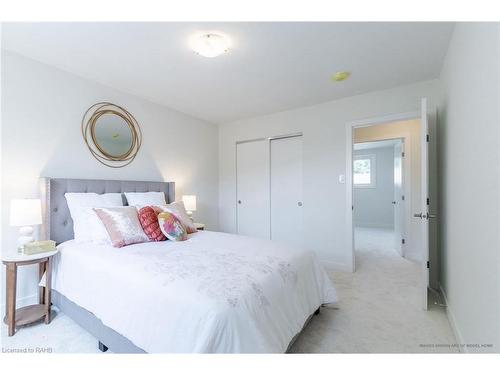 37-88 Tunbridge Crescent, Hamilton, ON - Indoor Photo Showing Bedroom