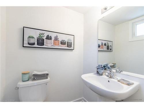 37-88 Tunbridge Crescent, Hamilton, ON - Indoor Photo Showing Bathroom